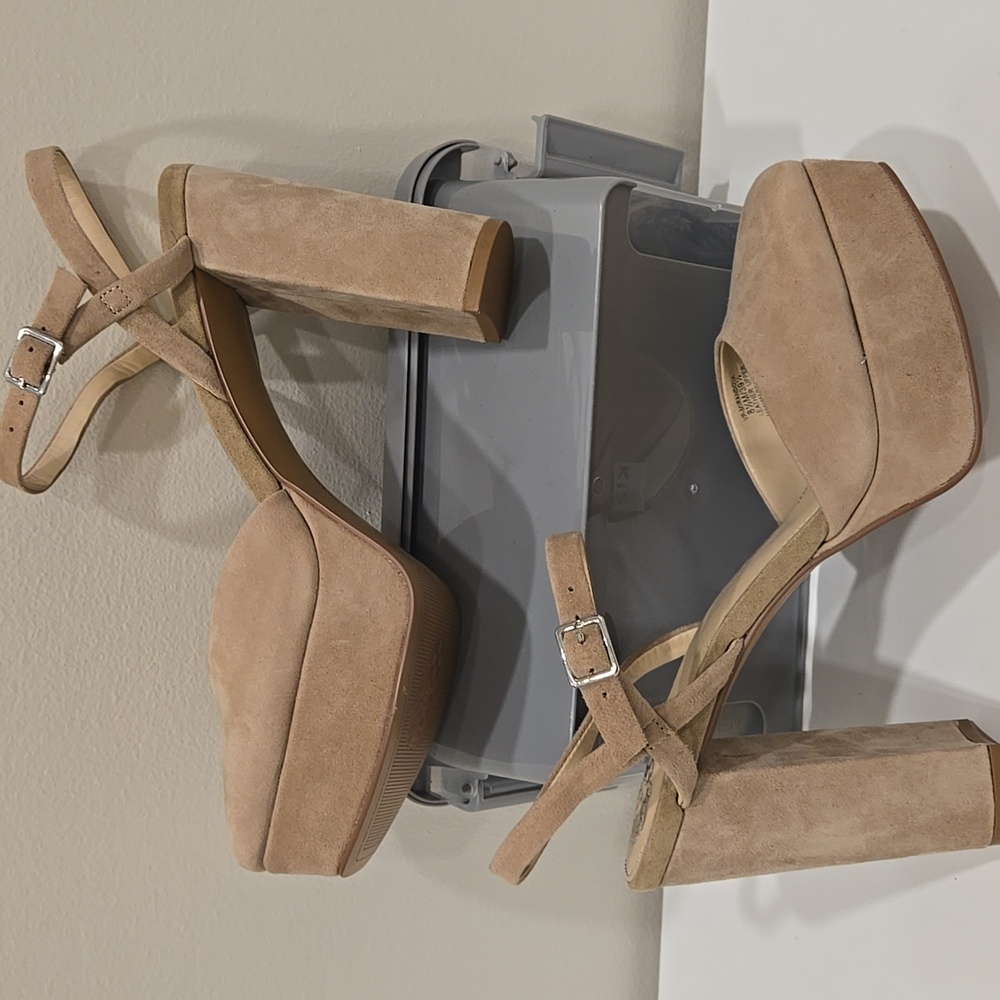 Vince Camuto Tan Suede Heels *NWOT* 4.63 Inch Heels - Picture 11 of 16